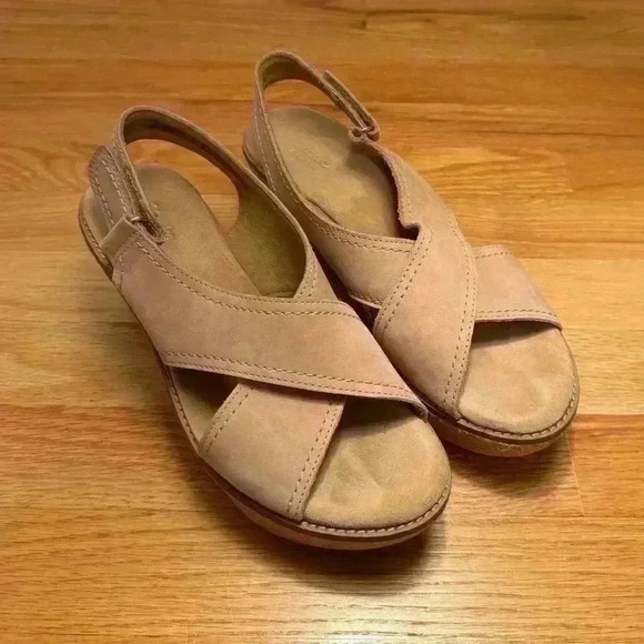 Clarks Artisan Aisley Tulip Wedge Sandals - Picture 1 of 3